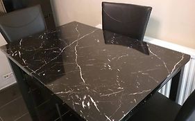 2 Bedroom Flat In Vauxhall, London